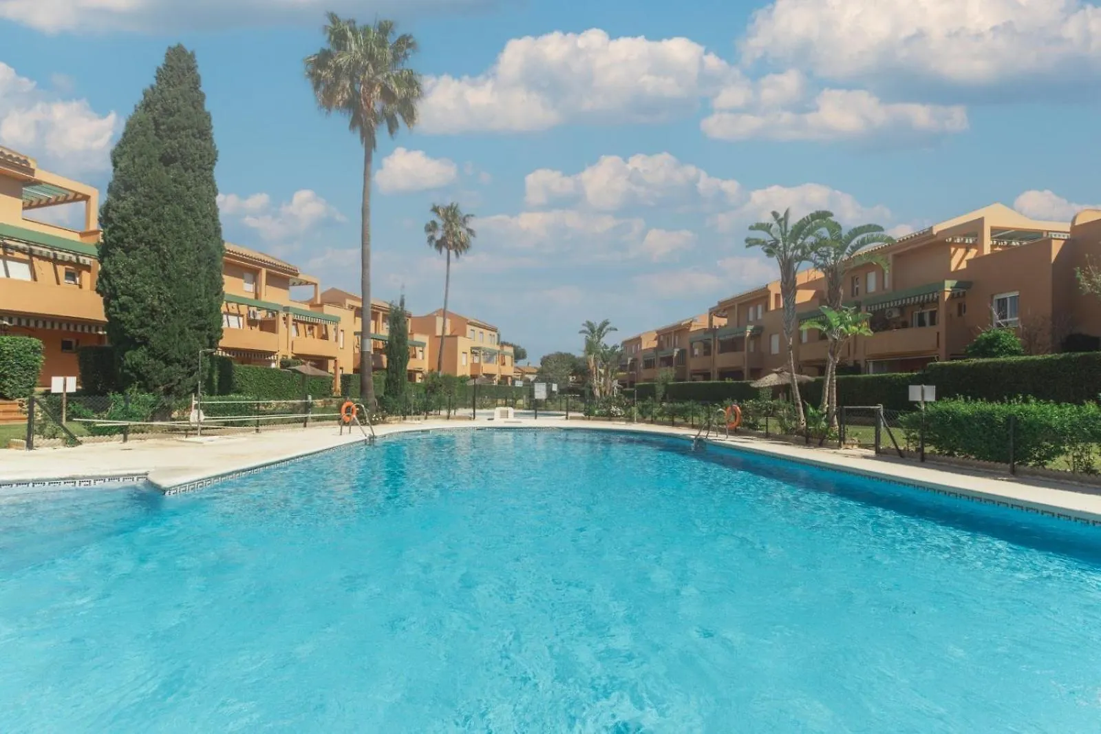 דירות נובו סנקטי פטרי Urbanizacion Jardin Del Golf 1